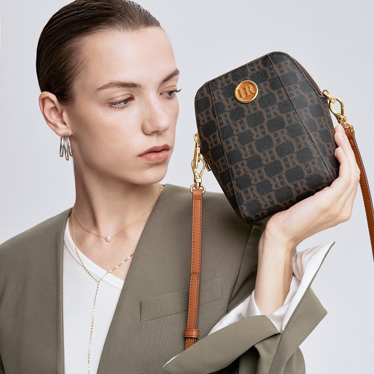 HR赫莲娜女包新款多袋时尚印花休闲小包包女斜挎单肩背包手机包 深啡色/棕色 均码