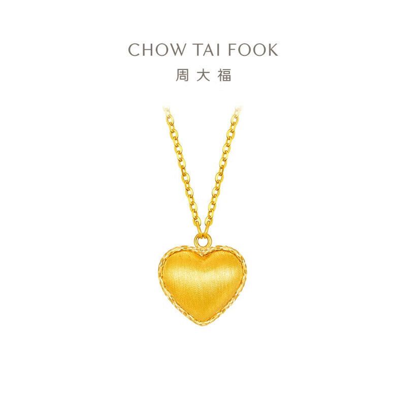 周大福 复古爱心18K金吊坠项链女定价E128823