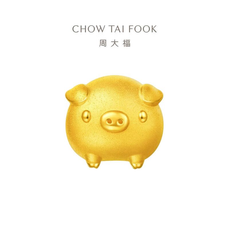 周大福 十二生肖系列可爱潮萌飞天猪转运珠黄金吊坠 定价 EOR224