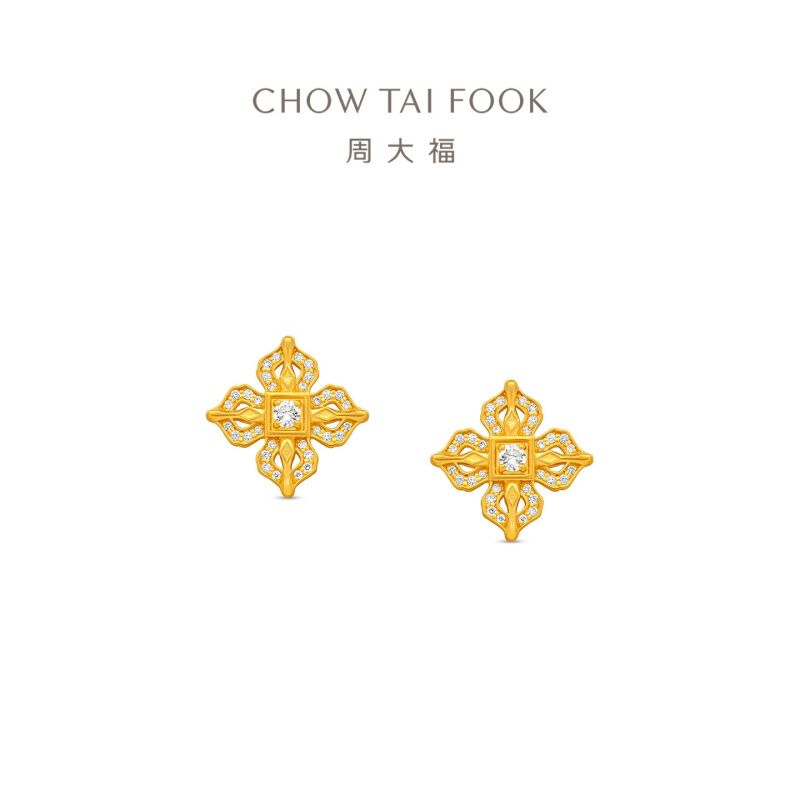 周大福 藏蕴传承系列十字金刚杵足金黄金镶嵌钻石耳钉 定价 RU1660